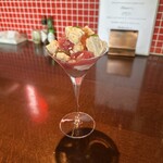 ながぐつ - ピオーネのコンポートとそのゼリー寄せとグラニテ 650円