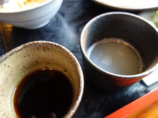 Hikoichi - つけ汁は二種類。たっぷりの大根のしぼり汁、ほぼこれで完食した次第♪
