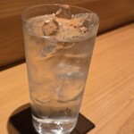 すしやのたい悟 - グラスに入ると森伊蔵は美しい・・・