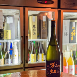 日本全国から仕入れる選りすぐりの日本酒を種類豊富に取り揃え！