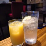串カツとワイン 揚八 東急プラザ銀座店 - オレンジジュースと生搾りレモンサワー