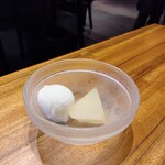 串カツとワイン 揚八 - デザートの林檎のコンポートと檸檬シャーベット