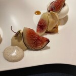 レストラン ローブ - ビオレソレリス、リコッタアイス、パイ、パンデピスクリーム、紅茶クリーム、はちみつビネガー