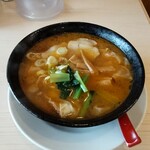 ワンタンメンの満月 - スタミナワンタンメンはピリ辛