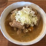 八百比丘尼 そば - 女将の特製もつ煮