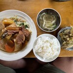 みなと食堂 - 煮付けおかず（煮付け、天ぷら、麺入りスープ、ライス）700円
