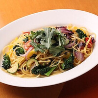 野菜と青森産ニンニクをつかったオイルソース・スパゲティ