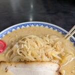 食堂ニューミサ - もやしと玉ねぎとチャーシュー