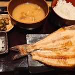 炉端焼き 和めし処 しんぱち食堂 - ほっけ◯　