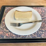 ケルムスコット カフェ - コーヒーと抜群の相性、チーズケーキ