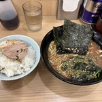 横浜ラーメン 武蔵家 - 