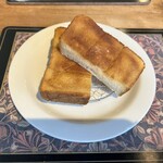 ケルムスコット カフェ - 【シナモントースト】コーヒーに漬けパン、感動のおいしさです。パンは、南浦和駅側のパン屋、Petit Riche（プリィリッシユ）製