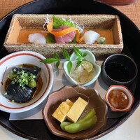 八雲 - 前菜5種　刺身定食みたい