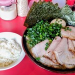 どんとこい家 - 満腹セット＋チャーシュートッピン＋青ネギトッピン♪(⁠人⁠´⁠∀⁠´⁠)⁠ｶﾝｼｬ