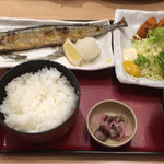 築地食堂源ちゃん - カキフライと秋刀魚塩焼き定食を