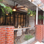 アロハテーブル　ナチュラル - マンションの２Ｆなので雨に濡れないテラス席