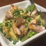 純系名古屋コーチン 鶏や なか山 - さつま知覧どりとアボカドの酒盗和え