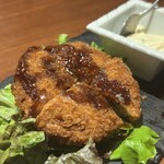 純系名古屋コーチン 鶏や なか山 - 名古屋コーチンのメンチカツ