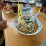 マーボー＆たんたん麺の店 シェ☆シェ - 謎の箸揚げ( ˇωˇ )