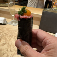 鮨 若尊 - 手巻き寿司……本マグロ、うずらの生玉子、ネギ