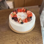 ケーキハウス３０９ - ◯レアチーズケーキ¥3,100 （お支払いは現金のみ）
…クッキー生地を下地に、
イチゴのジャムとカスタードクリーム、
濃厚なクリームチーズをたっぷり使った
上品な甘さのレアチーズケーキです