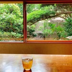 蕎麦切り大城 - ドリンク写真:カウンターから見える庭