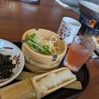 日本料理 初海 - 初島出世鍋　イカのつみれ、海苔