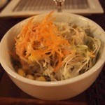 ワインと串揚げ こぱん - 突出しのコールスロー。