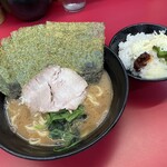 横浜らーめん 大塚家 - ラーメン＋海苔＋ライス