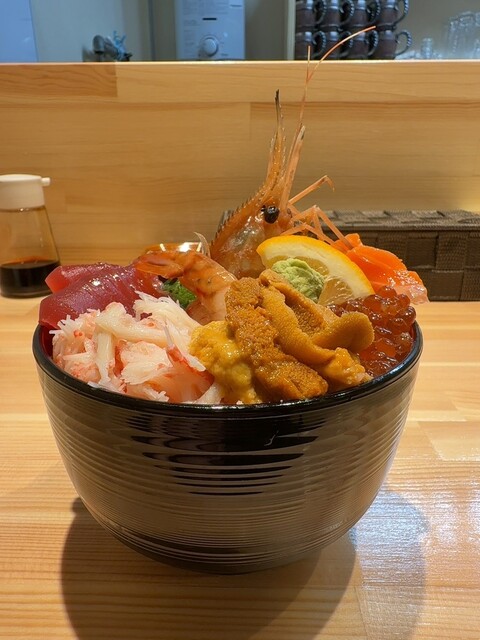今のところ穴場かも♢期待以上の海鮮丼でした ∴ 海鮮居酒屋