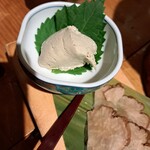 貝と魚と炉ばたのバンビ - カニみそクリームチーズにいぶりがっこ添え