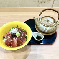 懐石料理 三島屋 - 一階マグロ漬けだし丼小鉢・味噌汁・ガリ付き2,200円