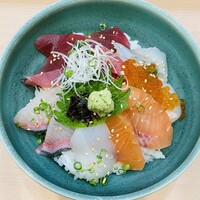 懐石料理 三島屋 - 一階海鮮丼小鉢・味噌汁・ガリ付き2,500円