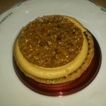 パティシエ エス コヤマ - 金胡麻とキャラメルのタルトショコラ