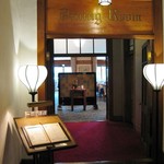 メインダイニングルーム 三笠 - ぼんぼりが奈良ホテルらしい