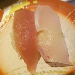 力丸 - ハマチ 200円 背と腹で色が全然違います