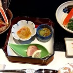 かに政宗 本町店 - 既に先付けやお刺身等セッティング済。鴨肉始め、小鉢三品はアルコールが欲しくなる（≧∇≦）(笑)