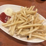 大衆酒場 やまと 名古屋駅前店 - ポテト：300円且つケチャマヨが付いててにっこり。