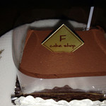 F - チョコレートケーキ