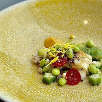 BURDIGALA MARUNOUCHI The Restaurant - みやび鯛のポワレ 夏野菜と共に。直前にミル挽き山椒をかけてくださるパフォーマンスが素敵✨味が引き締まります。