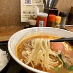 ごぞうらぁめん - しっかりした中太麺