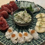 寿司を味わう 海鮮問屋 浜の玄太丸 - ・究極刺身五点盛り
鮪の薔薇造り、鱧の炙り、いわしのなめろう、かんぱち
帆立のクリームサンド