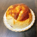 パン工房 ブランジェリーケン - ソーセージチェダーメープルザマンドベーグル(420円)