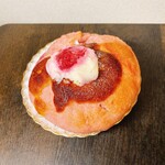 パン工房 ブランジェリーケン - ベリーのチーズケーキ風ベーグル(480円)