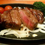 A5広島牛ステーキ Grandir - ﾃﾞｨﾅｰｺｰｽのﾒｲﾝのｻｰﾛｲﾝｽﾃｰｷ。思い出しただけでよだれが出ちゃいます。