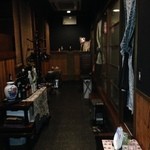 旬房まんぷく - 通路の様子