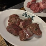 羊肉炭火焼 肉汁屋 - 