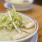 田中そば店 本店 - このねぎもいい役割すんのよ