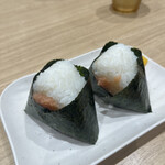 資さんうどん - 明太子おにぎり2個　300円　ちょっと小ぶりなおにぎり