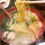 生つくね元屋  - 鶏肉入り細麺